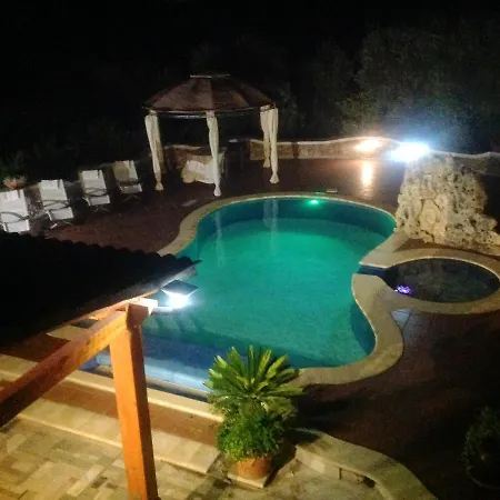 Modern In Shared Pool 45 M² 아파트 크리스피아노