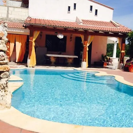 아파트 Modern In Shared Pool 45 M² 크리스피아노